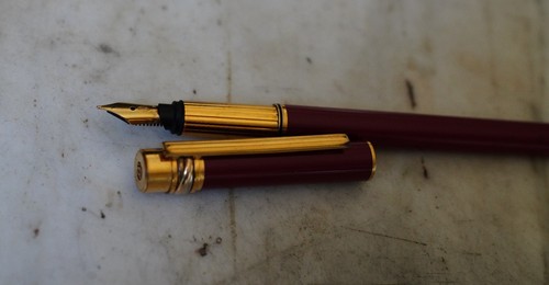 Stylo plume must - stylo,